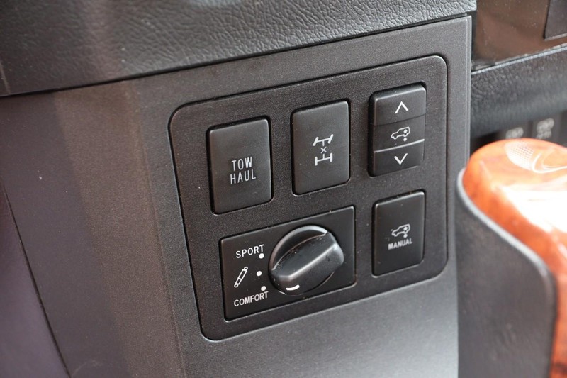 Toyota Sequoia Vehicle Image 24