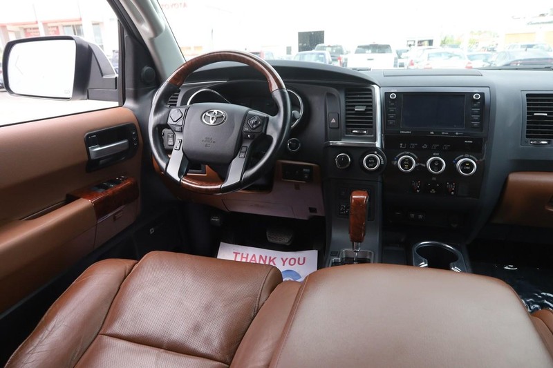 Toyota Sequoia Vehicle Image 26