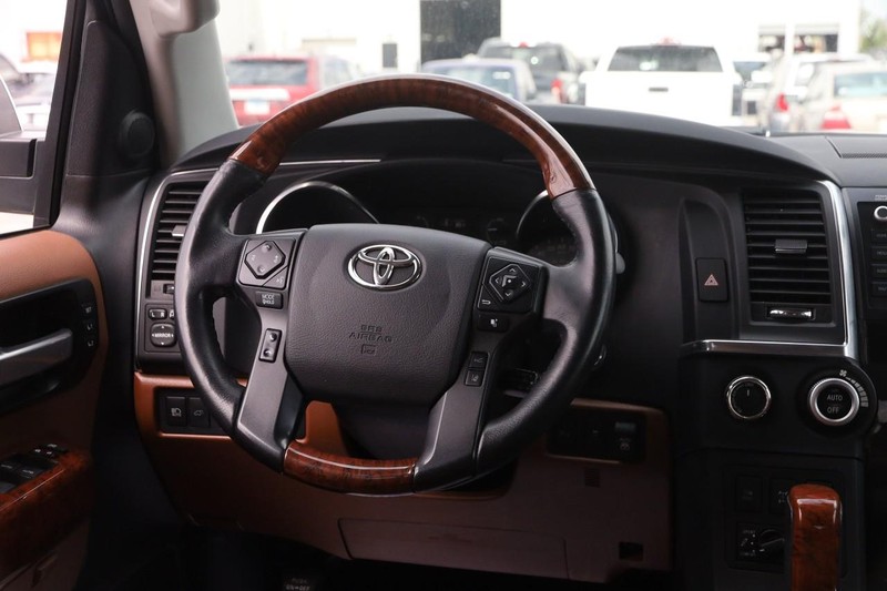 Toyota Sequoia Vehicle Image 27