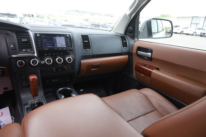 Toyota Sequoia Vehicle Image 29
