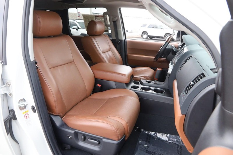 Toyota Sequoia Vehicle Image 31