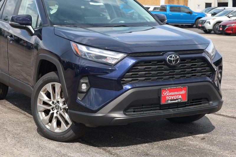 Toyota RAV4 Vehicle Image 02