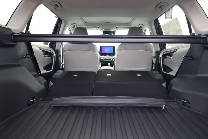 Toyota RAV4 Vehicle Image 08