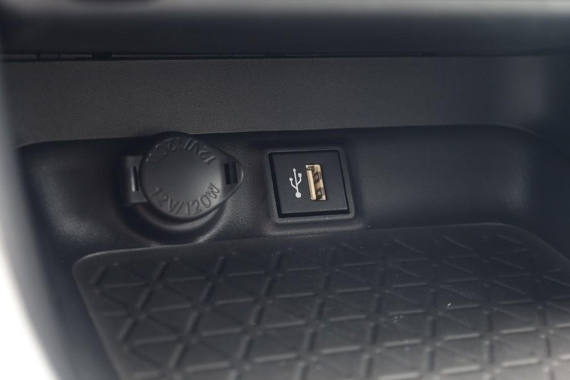 Toyota RAV4 Vehicle Image 17