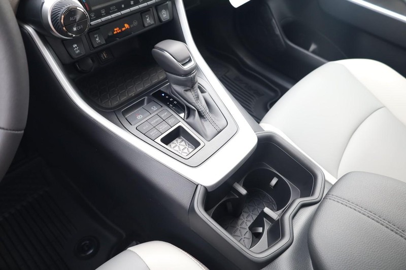 Toyota RAV4 Vehicle Image 18
