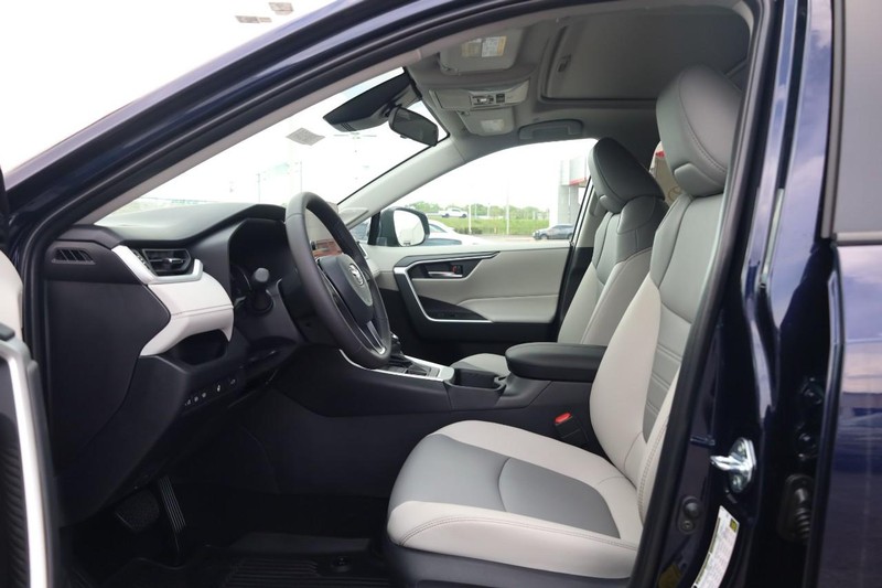 Toyota RAV4 Vehicle Image 22