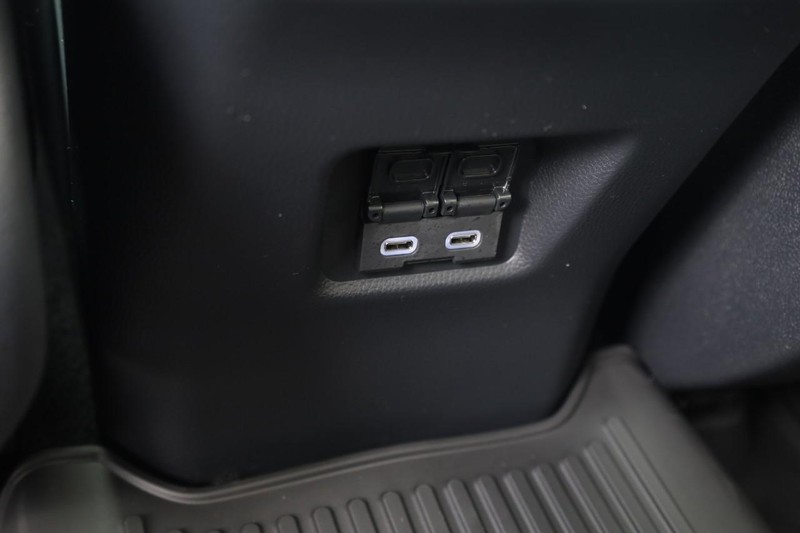 Toyota RAV4 Vehicle Image 25