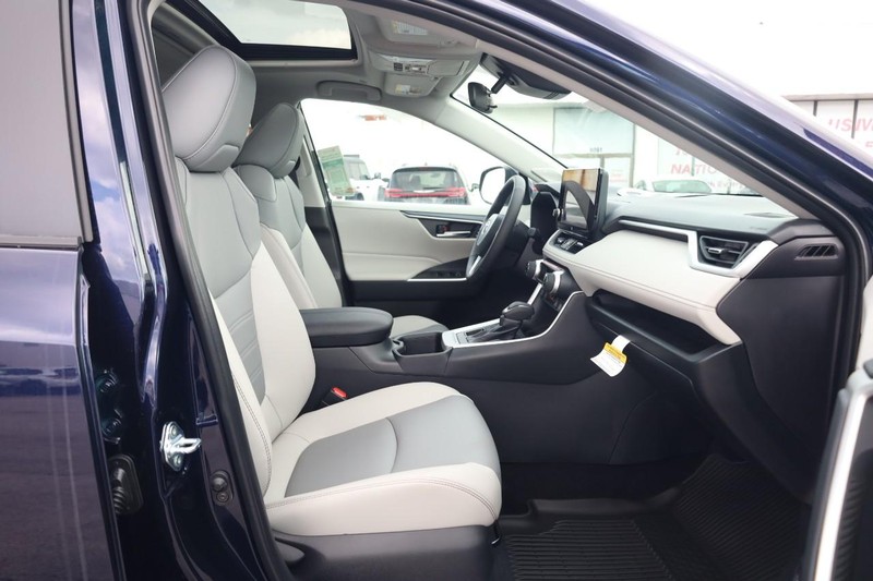 Toyota RAV4 Vehicle Image 28