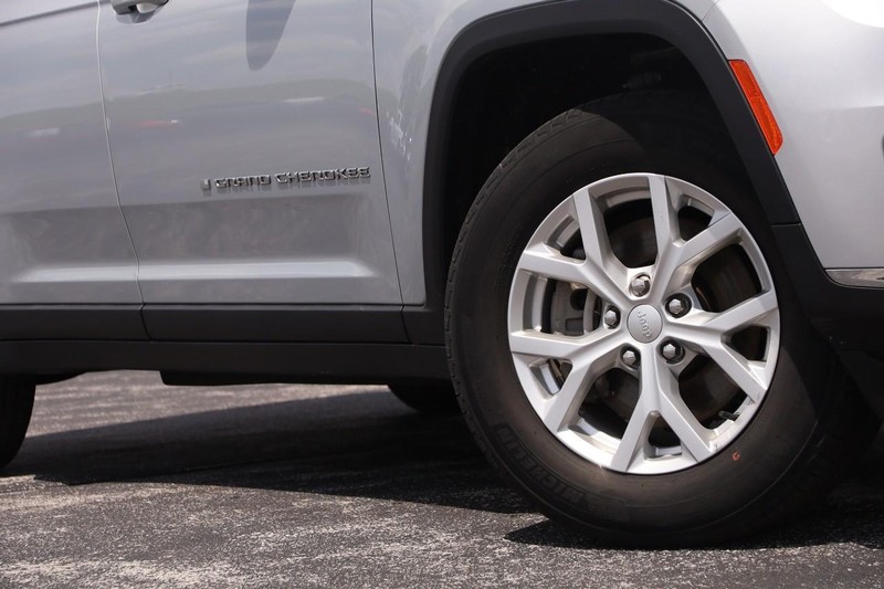 Jeep Grand Cherokee L Vehicle Image 03