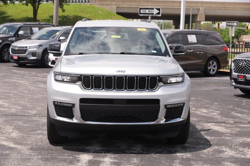 Jeep Grand Cherokee L Vehicle Image 04