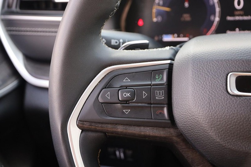 Jeep Grand Cherokee L Vehicle Image 13