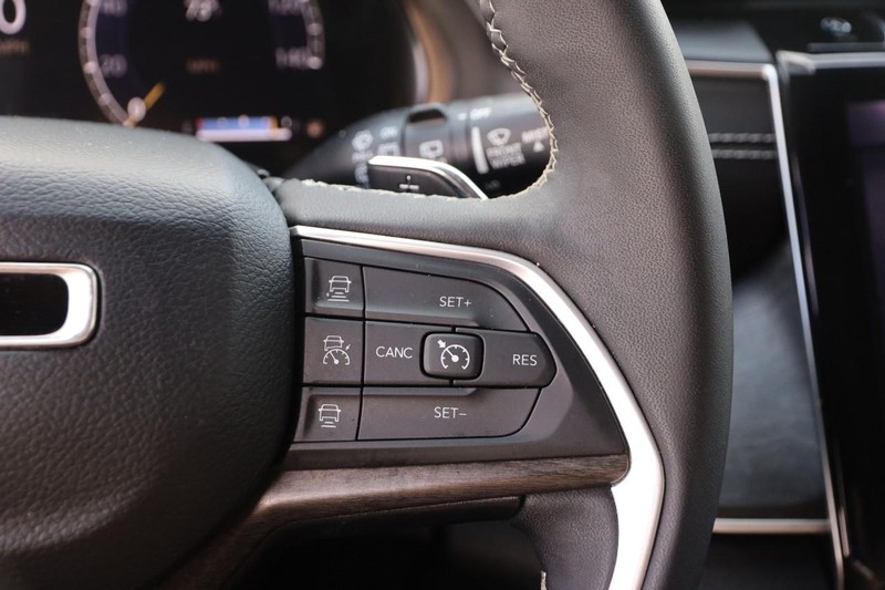 Jeep Grand Cherokee L Vehicle Image 14