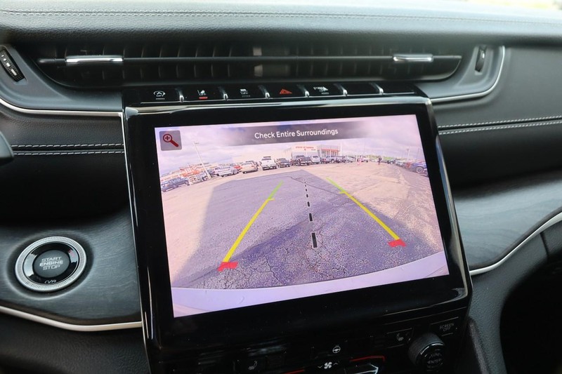 Jeep Grand Cherokee L Vehicle Image 18