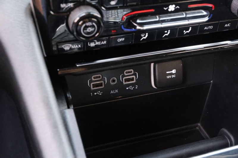 Jeep Grand Cherokee L Vehicle Image 20