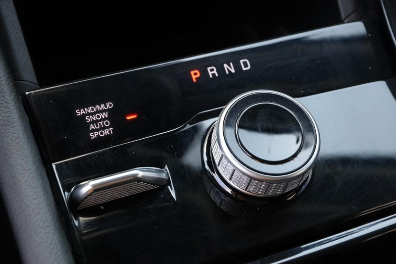 Jeep Grand Cherokee L Vehicle Image 21