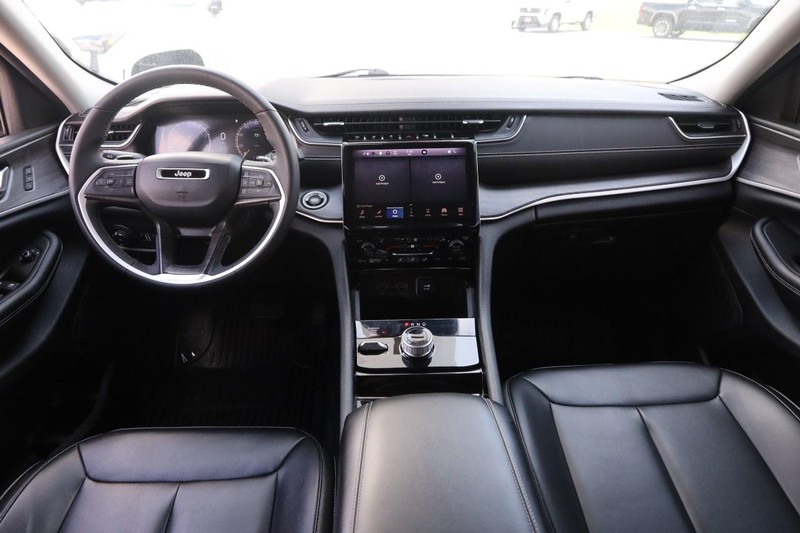 Jeep Grand Cherokee L Vehicle Image 23