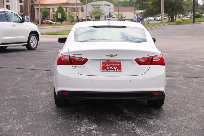 Chevrolet Malibu Vehicle Image 06