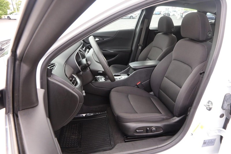 Chevrolet Malibu Vehicle Image 09