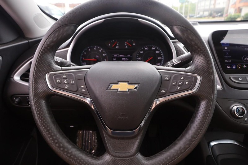 Chevrolet Malibu Vehicle Image 11