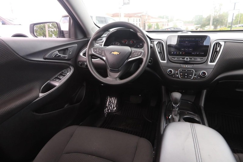 Chevrolet Malibu Vehicle Image 21