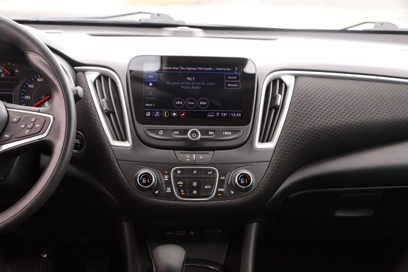 Chevrolet Malibu Vehicle Image 23