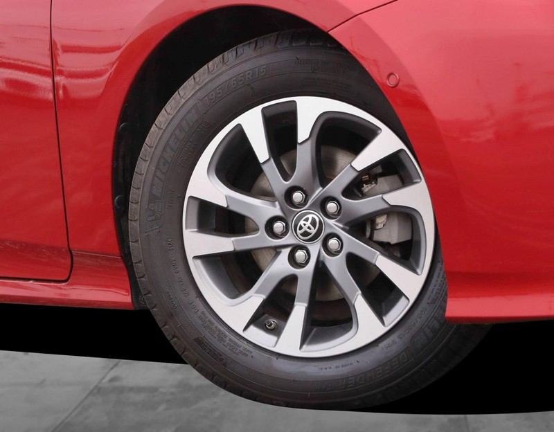 Toyota Prius Vehicle Image 03