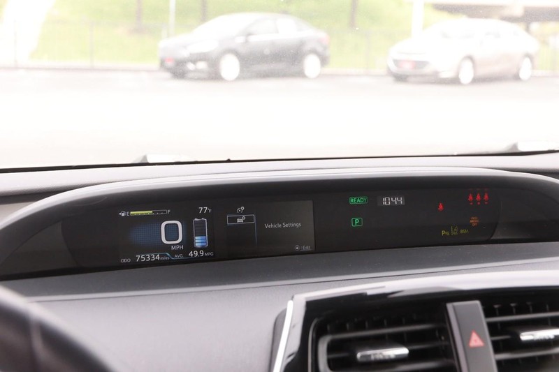 Toyota Prius Vehicle Image 14