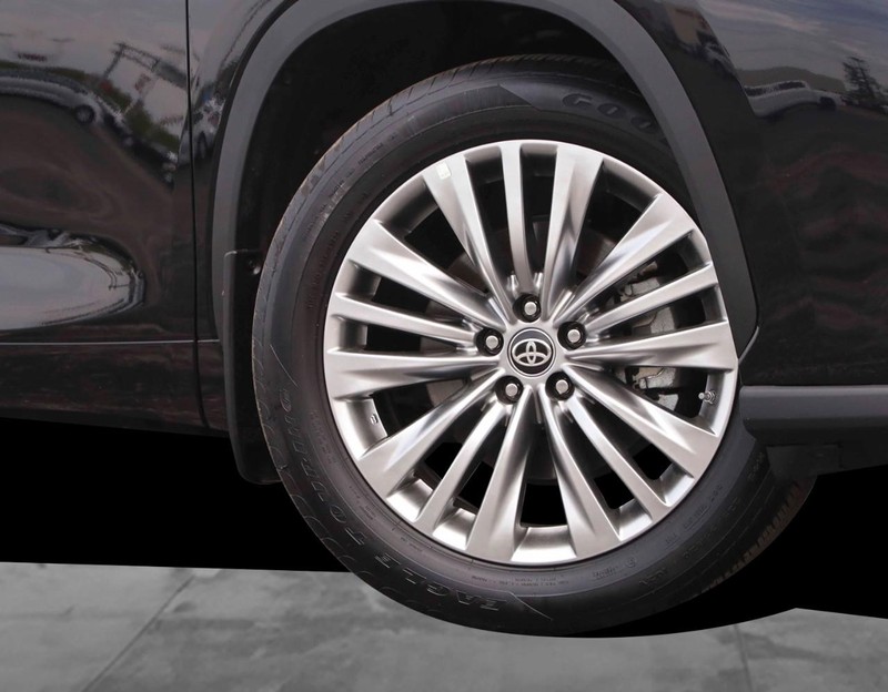 Toyota Highlander Vehicle Image 03