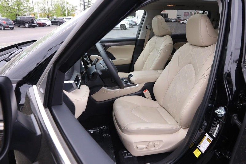 Toyota Highlander Vehicle Image 10