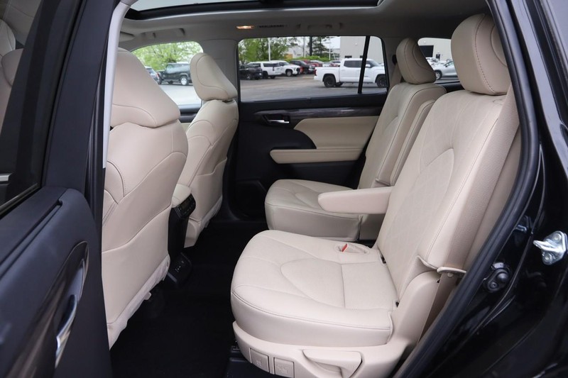 Toyota Highlander Vehicle Image 11