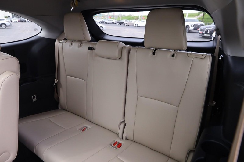 Toyota Highlander Vehicle Image 12