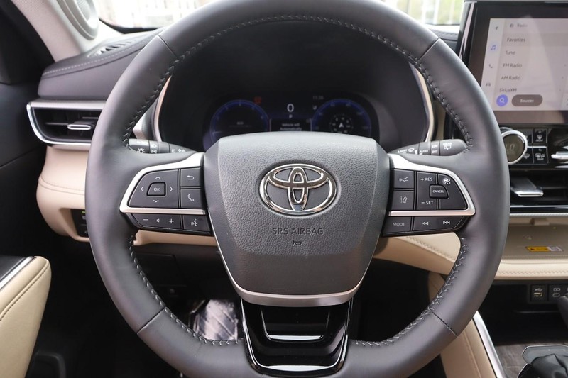 Toyota Highlander Vehicle Image 13