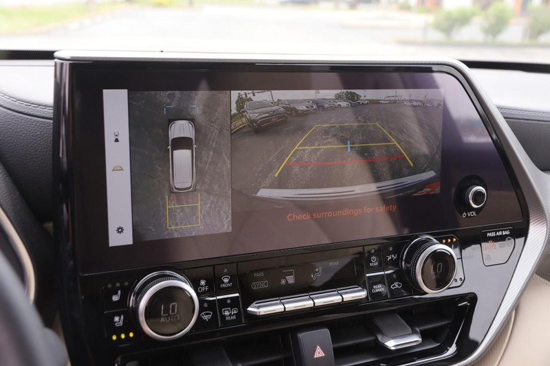 Toyota Highlander Vehicle Image 19