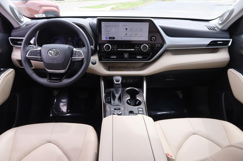 Toyota Highlander Vehicle Image 24