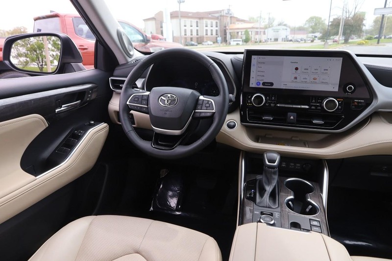 Toyota Highlander Vehicle Image 25
