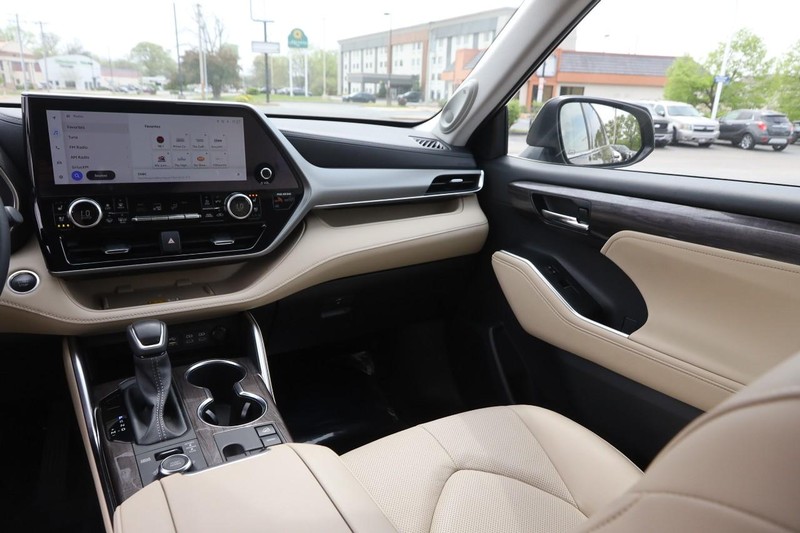 Toyota Highlander Vehicle Image 28