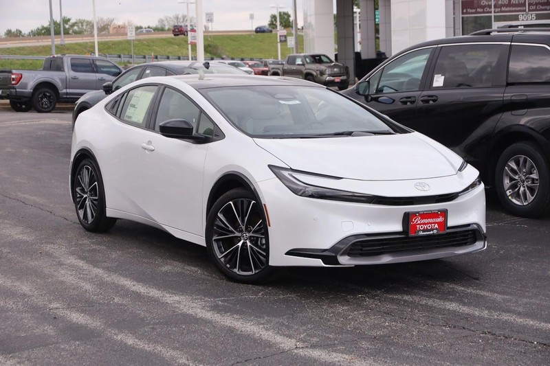 Toyota Prius Vehicle Image 02