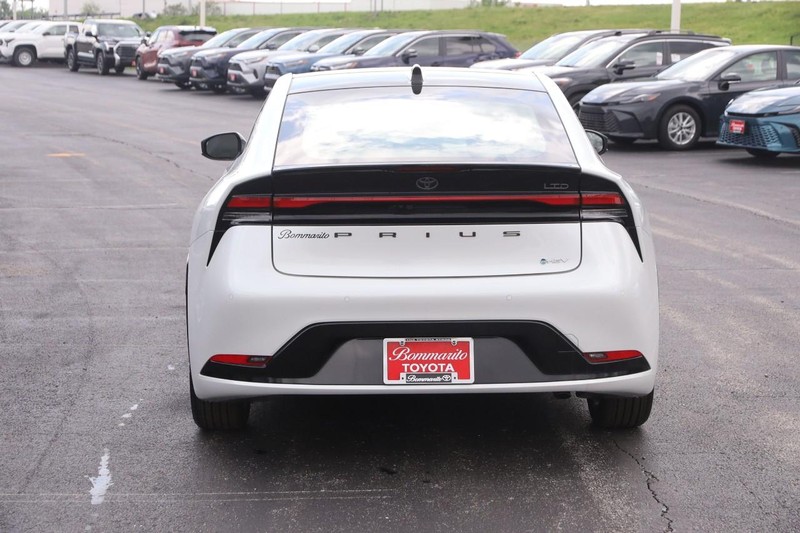 Toyota Prius Vehicle Image 06