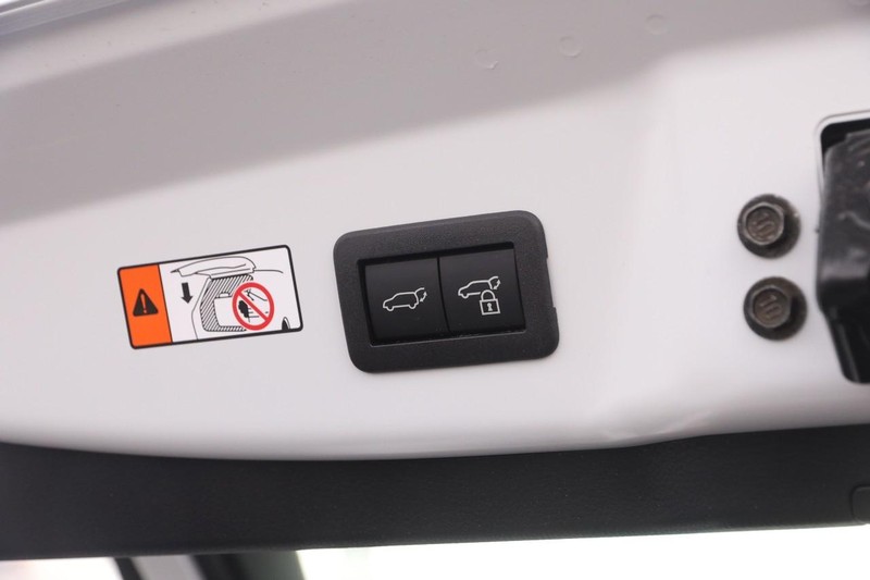 Toyota Prius Vehicle Image 08