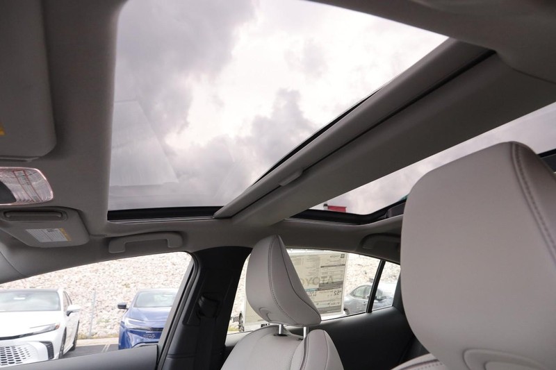Toyota Prius Vehicle Image 11