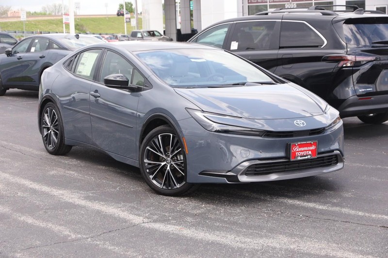 Toyota Prius Vehicle Image 02