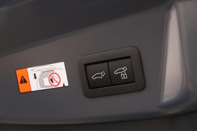 Toyota Prius Vehicle Image 08