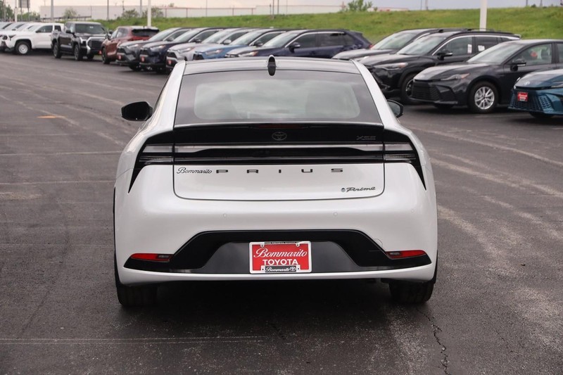 Toyota Prius Prime Vehicle Image 06