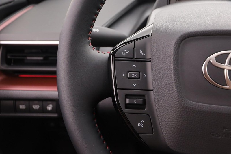 Toyota Prius Prime Vehicle Image 13