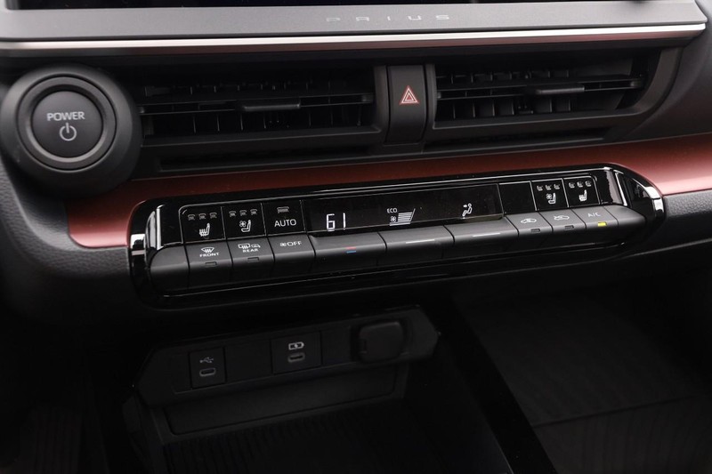 Toyota Prius Prime Vehicle Image 19