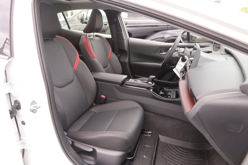 Toyota Prius Prime Vehicle Image 28
