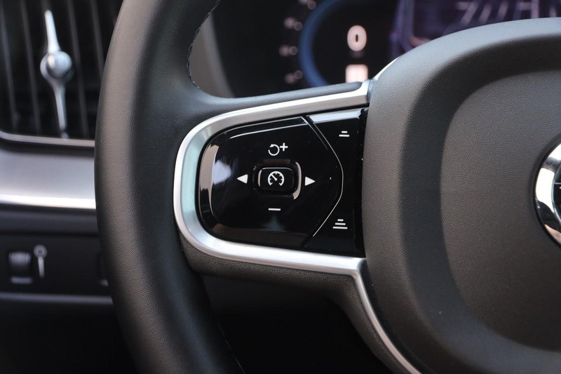 Volvo XC60 Vehicle Image 13