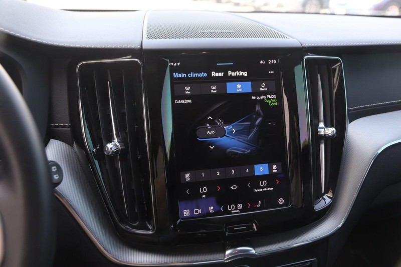 Volvo XC60 Vehicle Image 16