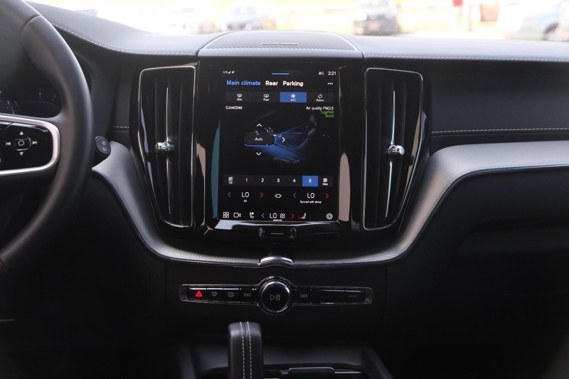 Volvo XC60 Vehicle Image 24