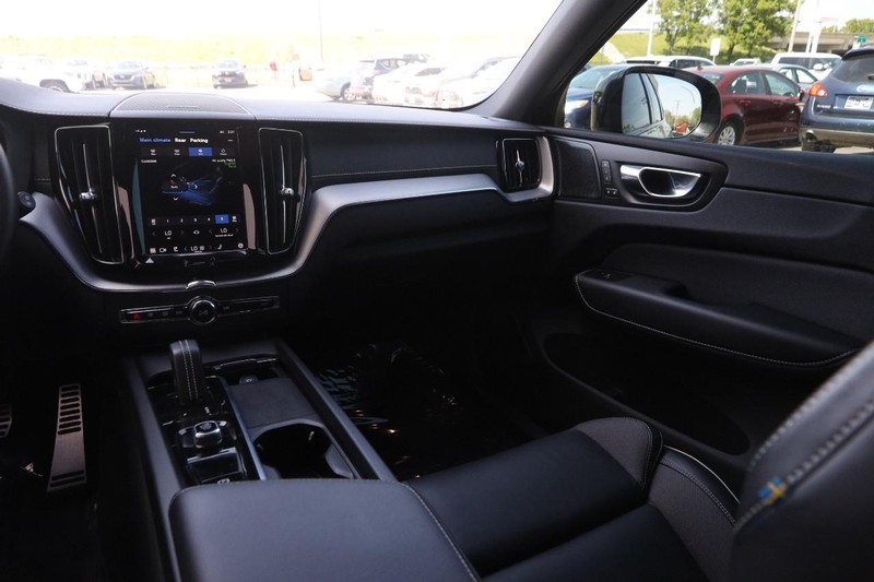 Volvo XC60 Vehicle Image 25